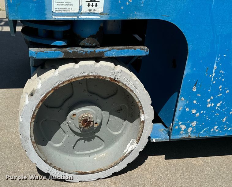 image for item NL9859 2005 Genie GS-2646 scissor lift