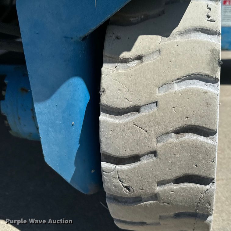 image for item NL9859 2005 Genie GS-2646 scissor lift