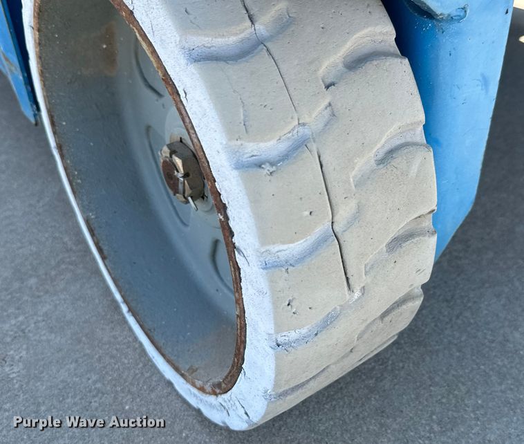 image for item NL9859 2005 Genie GS-2646 scissor lift