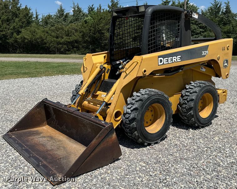 image for item NL9860 2005 John Deere 325 skid steer loader