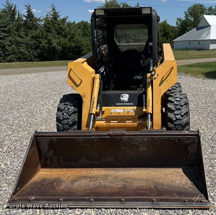 image for item NL9860 2005 John Deere 325 skid steer loader