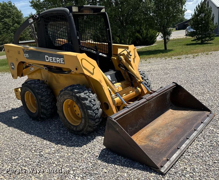 image for item NL9860 2005 John Deere 325 skid steer loader