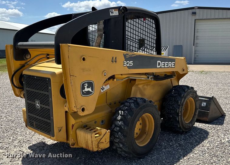 image for item NL9860 2005 John Deere 325 skid steer loader