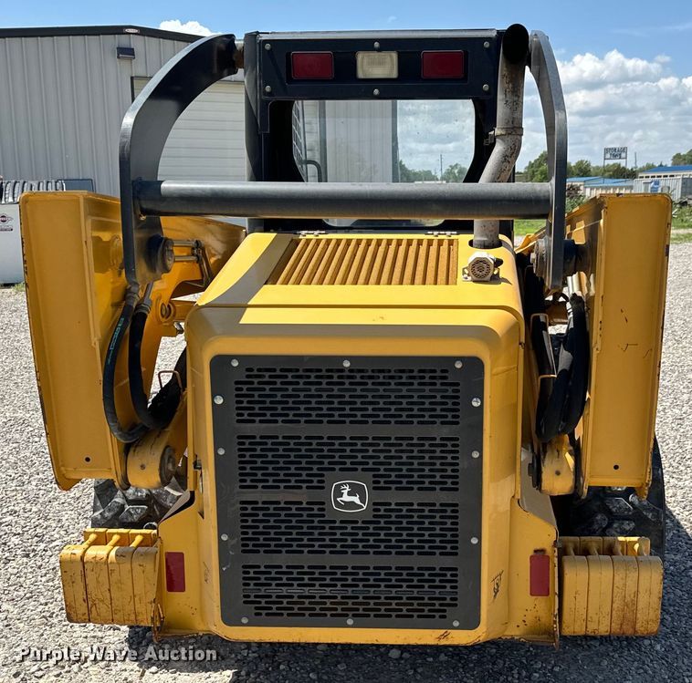 image for item NL9860 2005 John Deere 325 skid steer loader