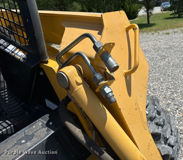 image for item NL9860 2005 John Deere 325 skid steer loader