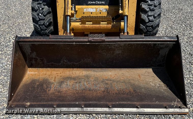 image for item NL9860 2005 John Deere 325 skid steer loader