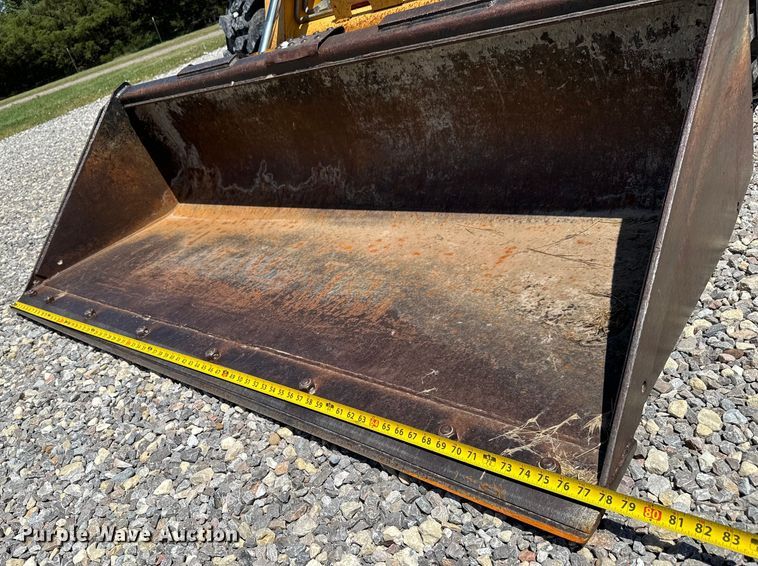 image for item NL9860 2005 John Deere 325 skid steer loader