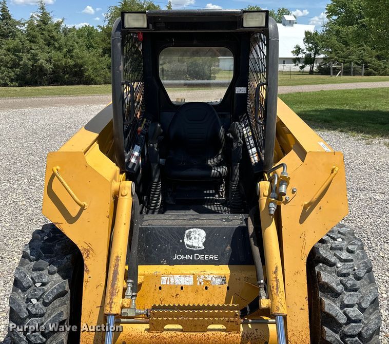 image for item NL9860 2005 John Deere 325 skid steer loader