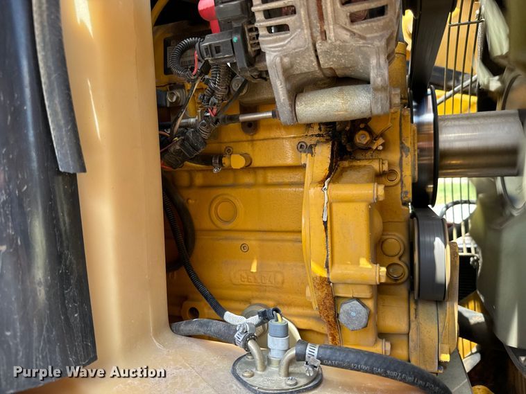 image for item NL9860 2005 John Deere 325 skid steer loader