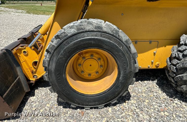 image for item NL9860 2005 John Deere 325 skid steer loader