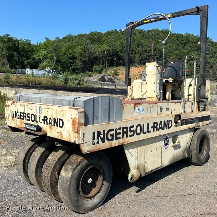 image for item NR9925 1993 Ingersoll Rand PT125R pneumatic roller