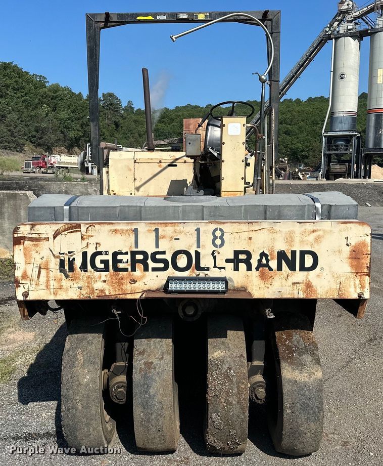 image for item NR9925 1993 Ingersoll Rand PT125R pneumatic roller