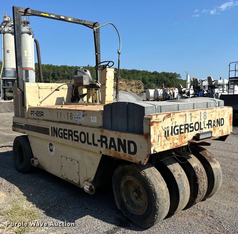 image for item NR9925 1993 Ingersoll Rand PT125R pneumatic roller