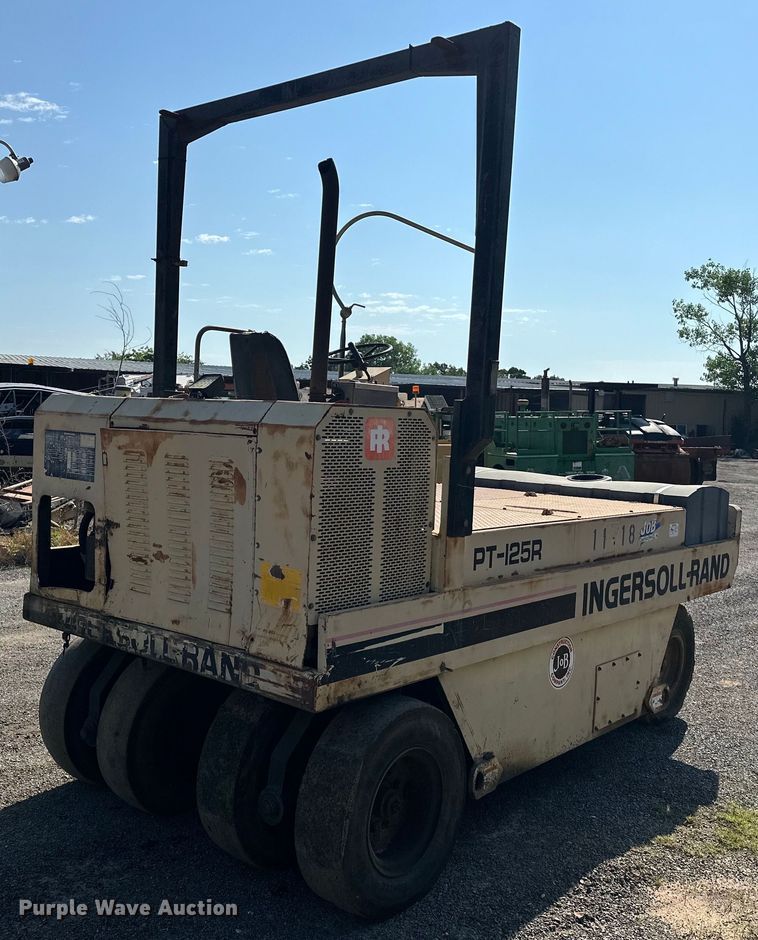 image for item NR9925 1993 Ingersoll Rand PT125R pneumatic roller