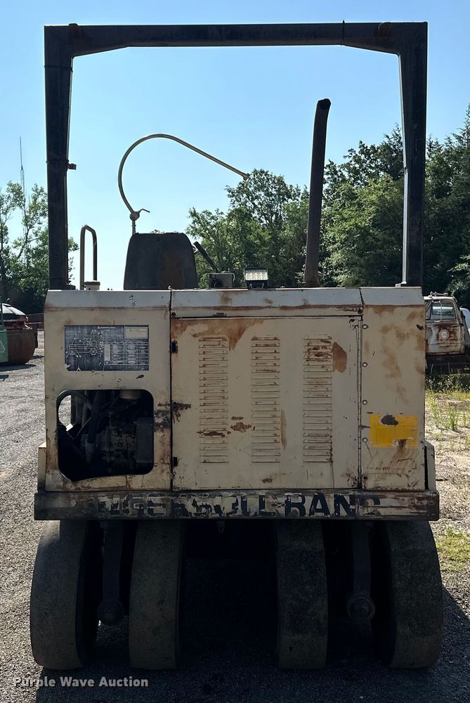 image for item NR9925 1993 Ingersoll Rand PT125R pneumatic roller