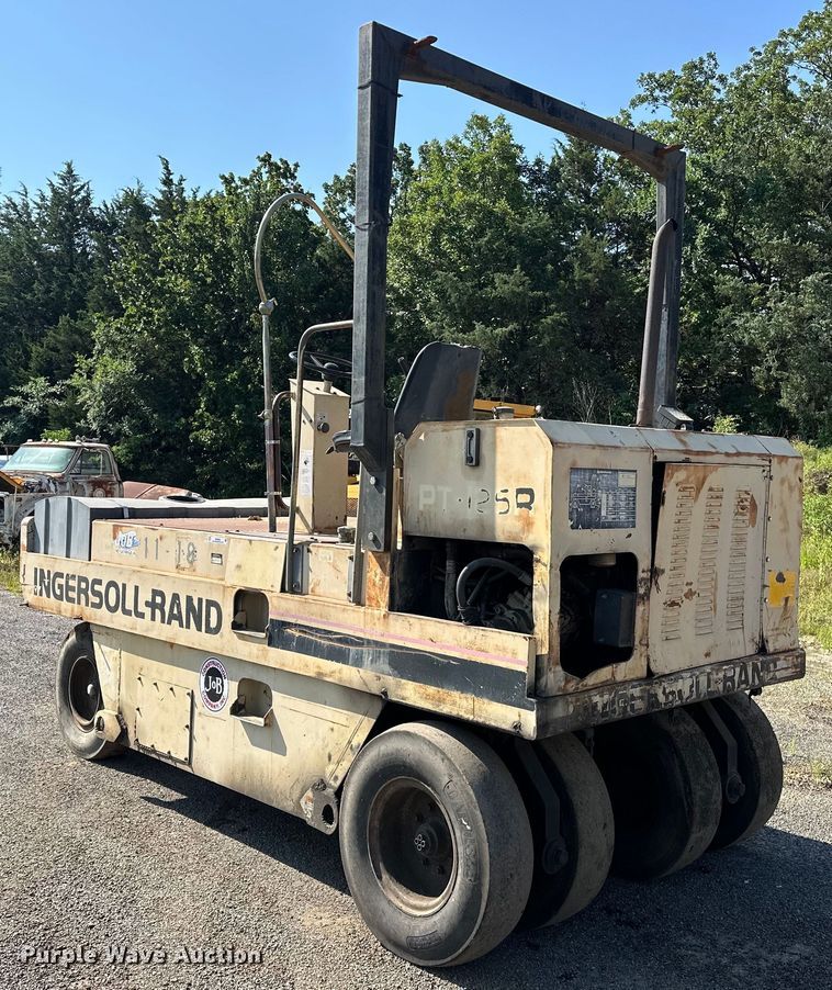 image for item NR9925 1993 Ingersoll Rand PT125R pneumatic roller