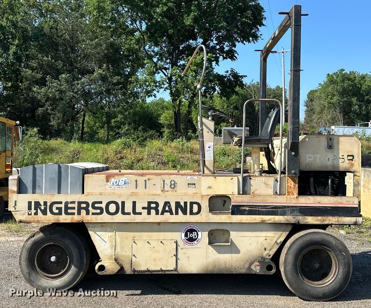 image for item NR9925 1993 Ingersoll Rand PT125R pneumatic roller