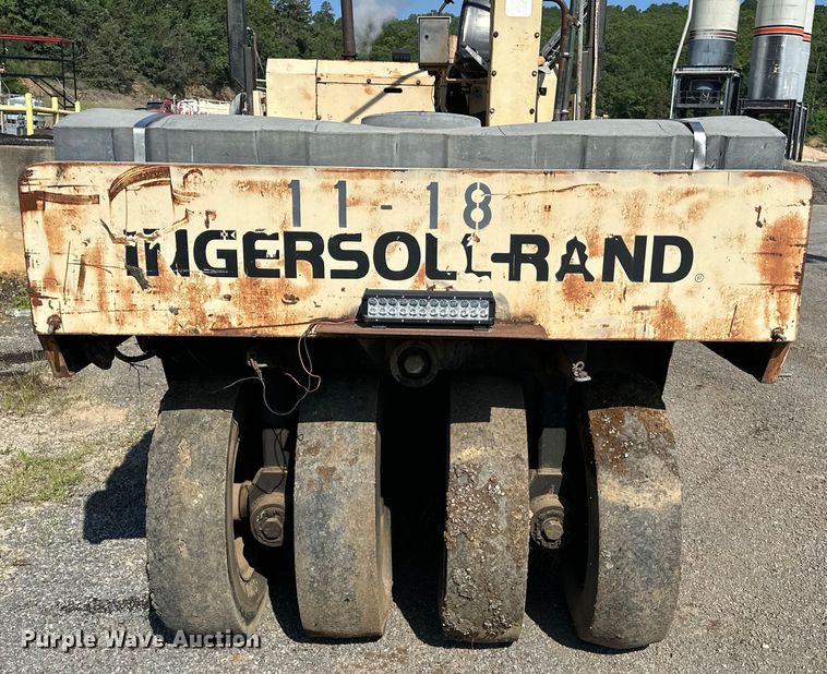 image for item NR9925 1993 Ingersoll Rand PT125R pneumatic roller