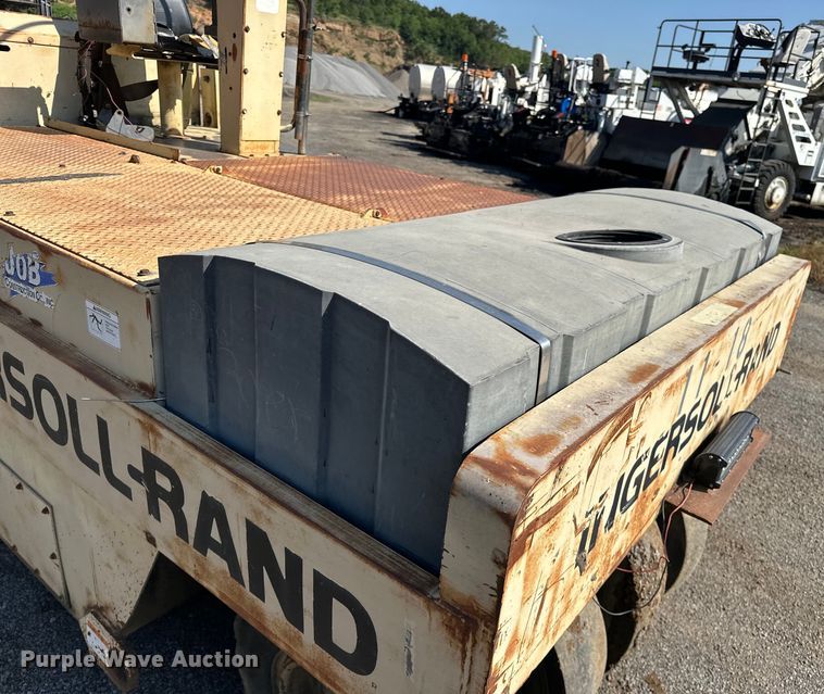 image for item NR9925 1993 Ingersoll Rand PT125R pneumatic roller