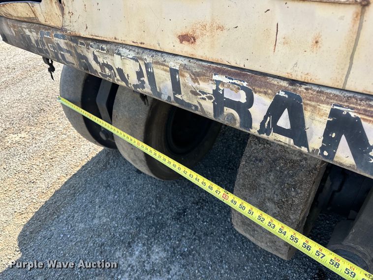 image for item NR9925 1993 Ingersoll Rand PT125R pneumatic roller