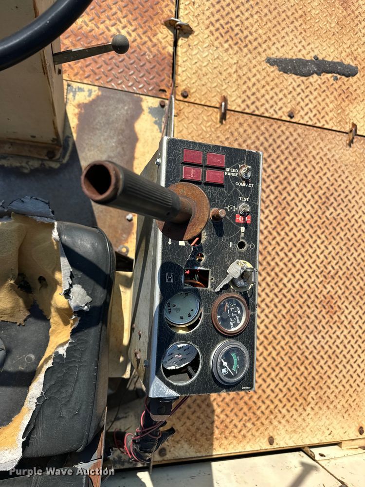 image for item NR9925 1993 Ingersoll Rand PT125R pneumatic roller