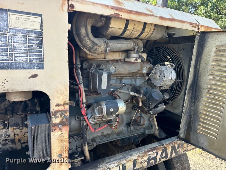 image for item NR9925 1993 Ingersoll Rand PT125R pneumatic roller