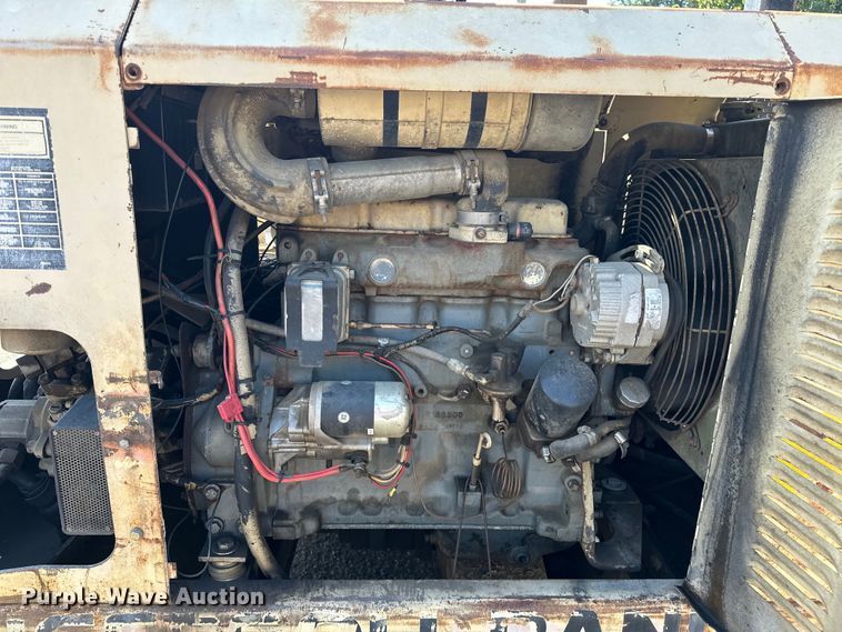 image for item NR9925 1993 Ingersoll Rand PT125R pneumatic roller