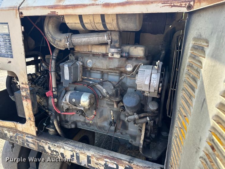 image for item NR9925 1993 Ingersoll Rand PT125R pneumatic roller