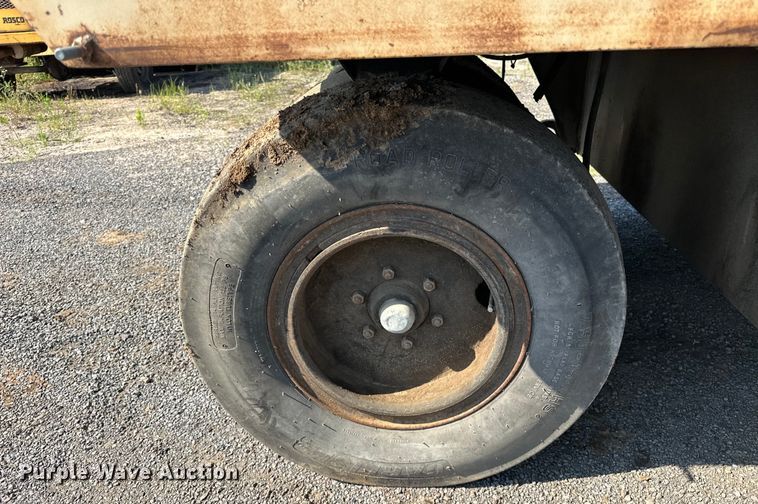 image for item NR9925 1993 Ingersoll Rand PT125R pneumatic roller