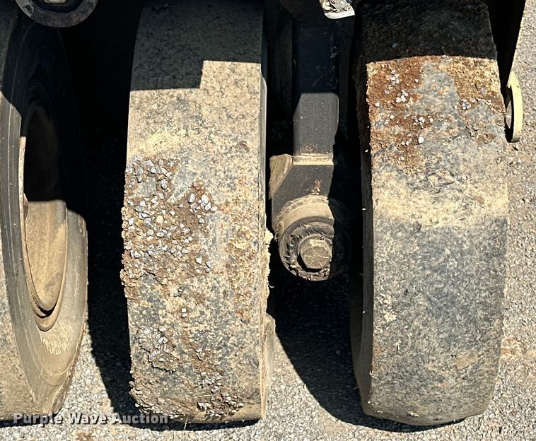 image for item NR9925 1993 Ingersoll Rand PT125R pneumatic roller