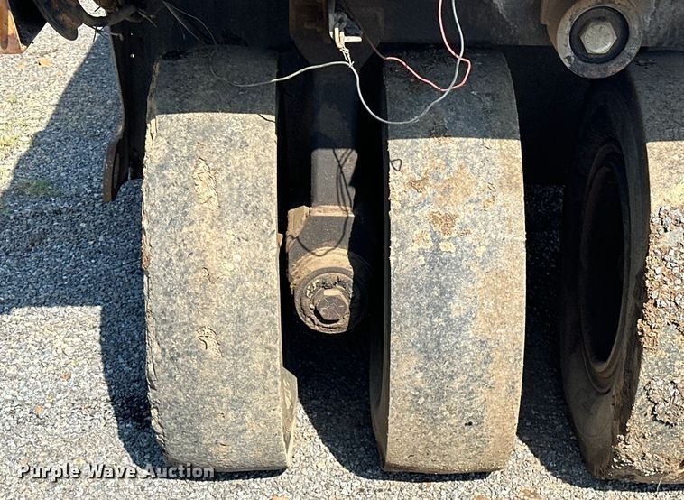 image for item NR9925 1993 Ingersoll Rand PT125R pneumatic roller