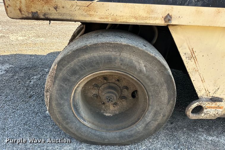 image for item NR9925 1993 Ingersoll Rand PT125R pneumatic roller