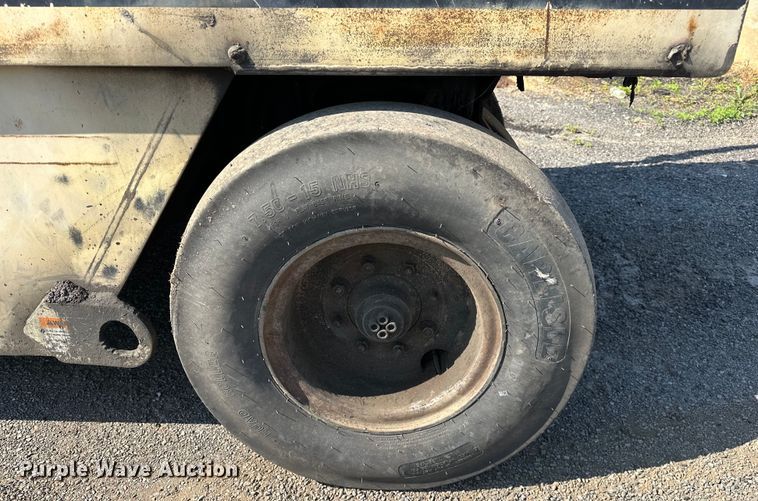 image for item NR9925 1993 Ingersoll Rand PT125R pneumatic roller