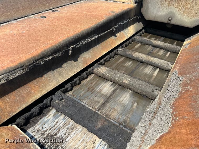 image for item NR9926 2004 Cedarapids  CR462 paver