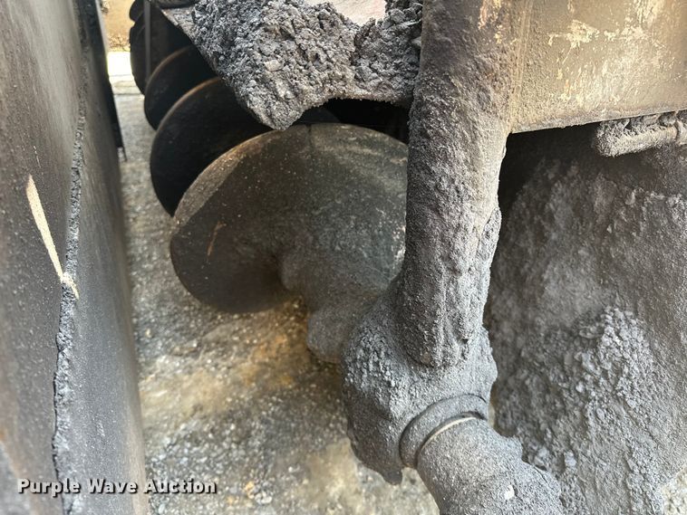 image for item NR9926 2004 Cedarapids  CR462 paver