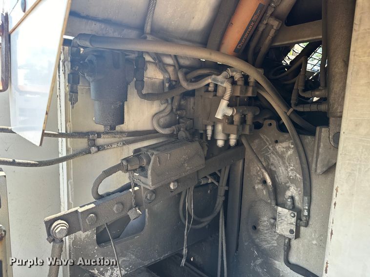 image for item NR9926 2004 Cedarapids  CR462 paver