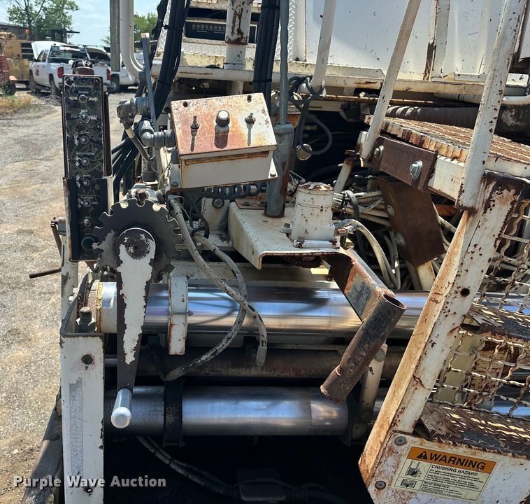 image for item NR9926 2004 Cedarapids  CR462 paver