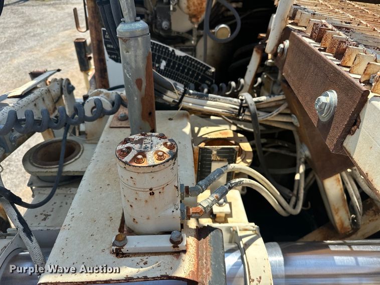 image for item NR9926 2004 Cedarapids  CR462 paver