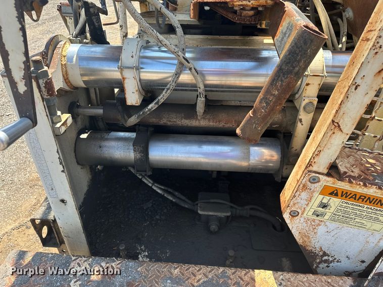 image for item NR9926 2004 Cedarapids  CR462 paver