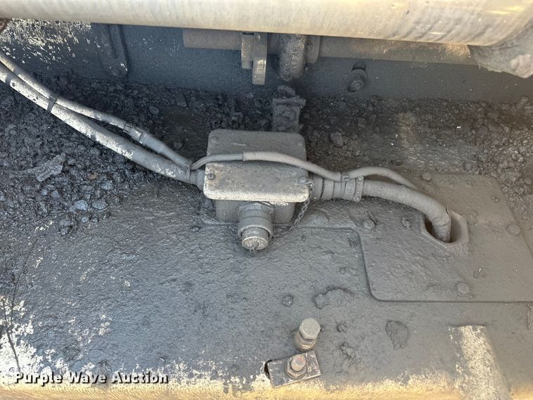 image for item NR9926 2004 Cedarapids  CR462 paver