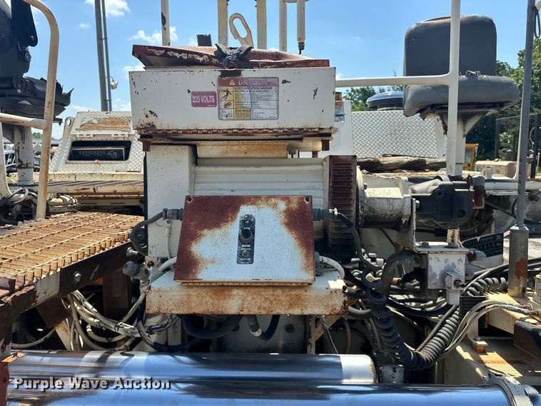 image for item NR9926 2004 Cedarapids  CR462 paver