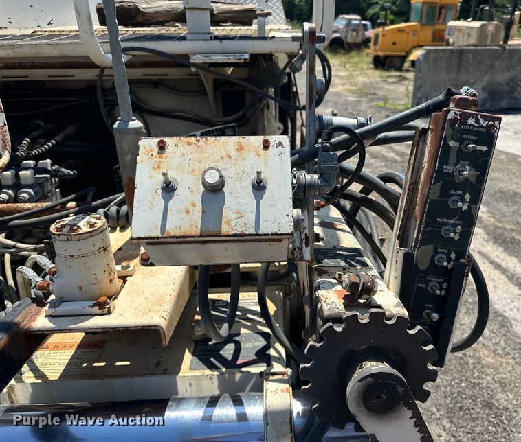 image for item NR9926 2004 Cedarapids  CR462 paver