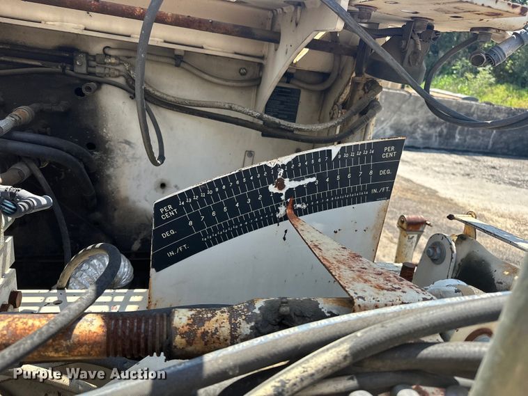 image for item NR9926 2004 Cedarapids  CR462 paver