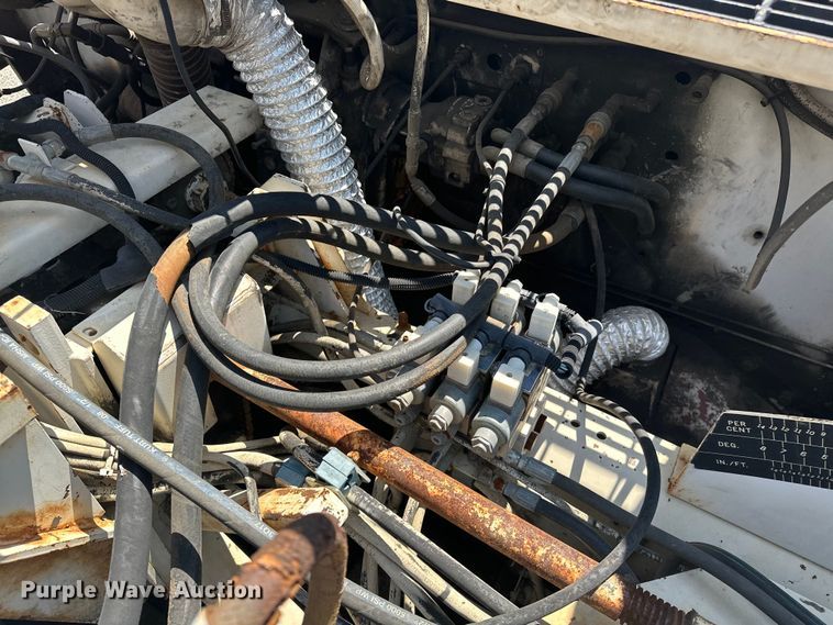 image for item NR9926 2004 Cedarapids  CR462 paver