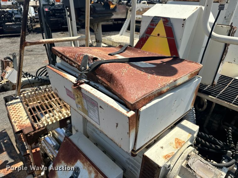 image for item NR9926 2004 Cedarapids  CR462 paver