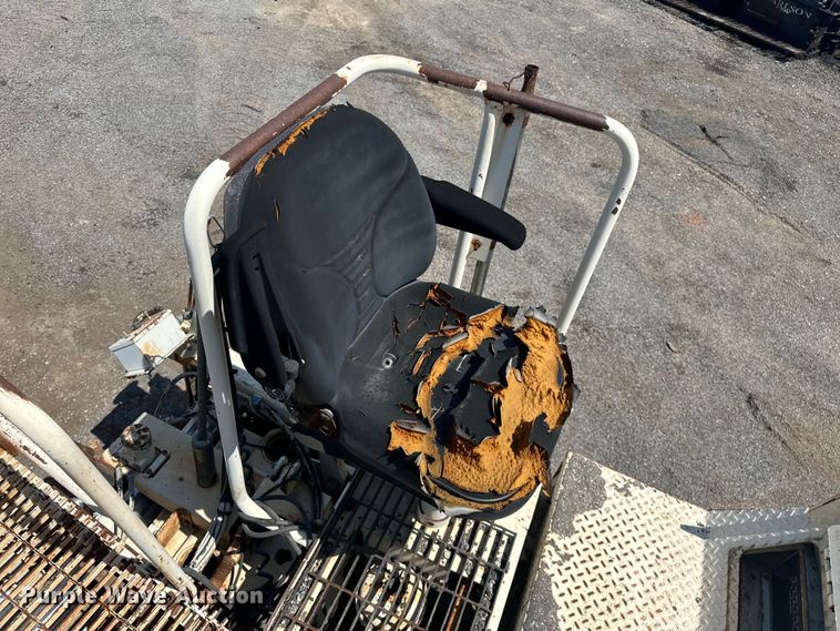 image for item NR9926 2004 Cedarapids  CR462 paver