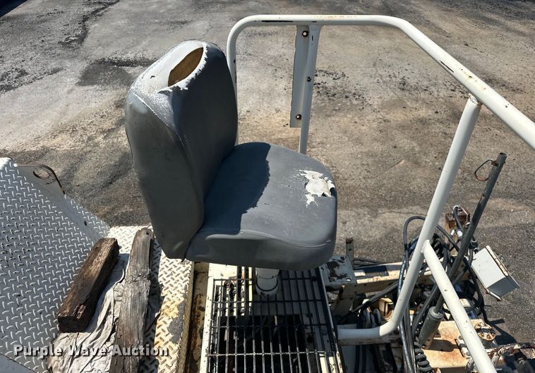 image for item NR9926 2004 Cedarapids  CR462 paver