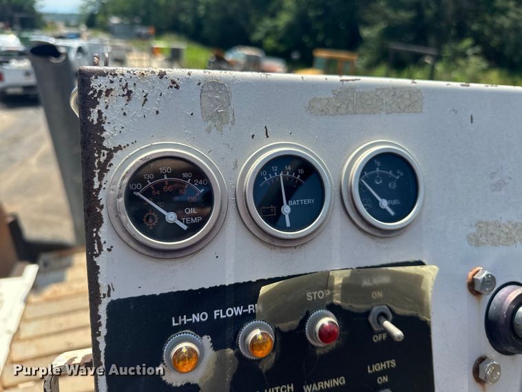 image for item NR9926 2004 Cedarapids  CR462 paver