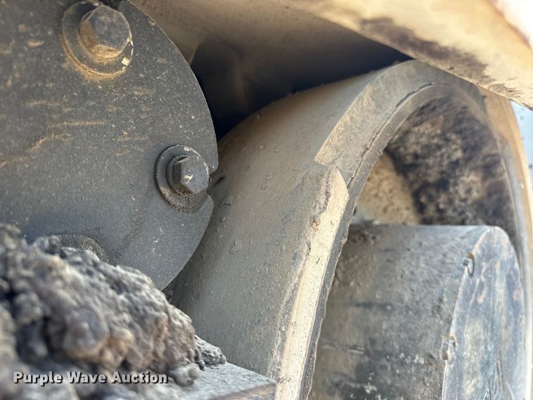 image for item NR9926 2004 Cedarapids  CR462 paver