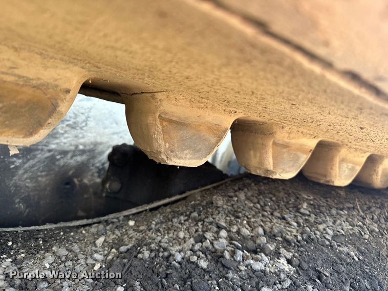 image for item NR9926 2004 Cedarapids  CR462 paver